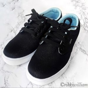 NWOT Women’s Black & White Etnies Sneakers